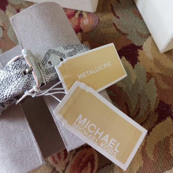 Michael Kors Addyson Silver Monogram Watch - Picture 14 of 14